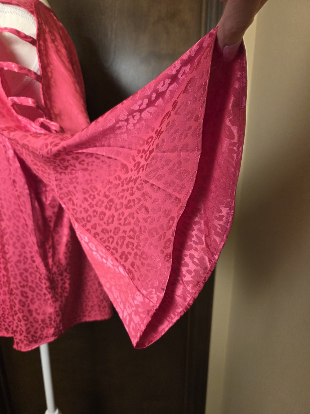 Jennifer Lopez Briggt Pink Cutout Sleeve Blouse - Picture 9 of 13